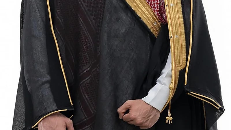 تعميم بإلزام القضاة والمحامين بارتداء "البشت" عند دخول المحاكم