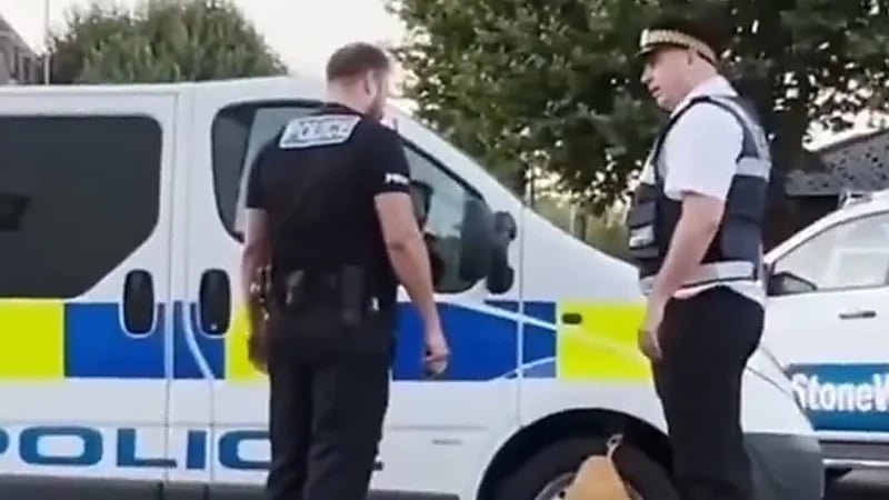 بالفيديو.. وقوع خلاف حاد بين رجلي أمن وسط المارة