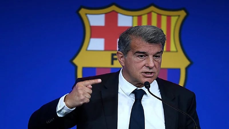 مطالب بإقالة رئيس برشلونة من الاتحاد الإسباني