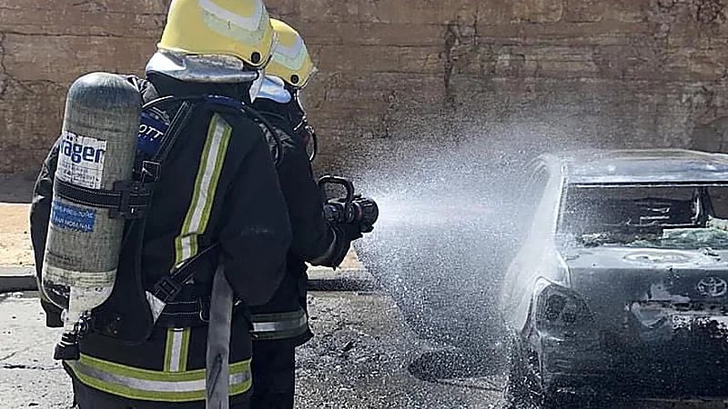 "مدني ⁧‫الرياض‬⁩" يخمد حريقًا في مركبة بحي لبن