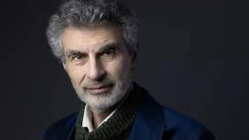 الأب الروحي للذكاء الاصطناعي يحذر من خطره على البشر.. فيديو