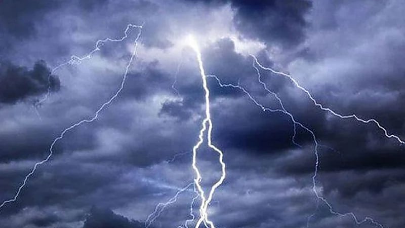 مصرع وافد بصاعقة رعدية في عارضة جازان