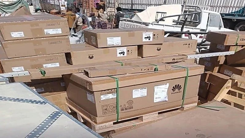 بالصور.. ضبط شحنة محركات طائرات مسيرة كانت في طريقها للحوثيين