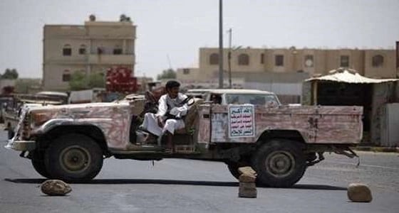 بعد انهيار صفوفهم.. الحوثي يلجأ لخطف الأطفال من المدارس وتجنيدهم