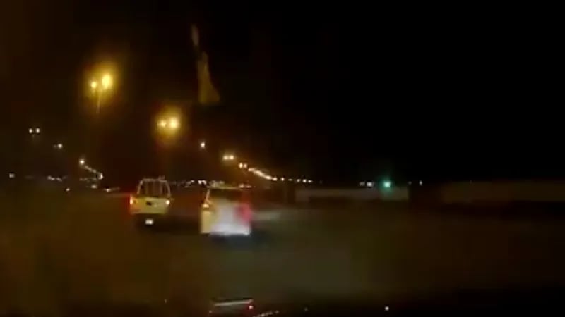 بالفيديو.. سائق متهور كاد أن يتسبب في حادثين بجازان