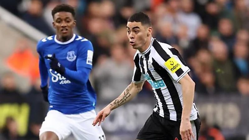 نيوكاسل يتفوق على إيفرتون في الدوري الإنجليزي