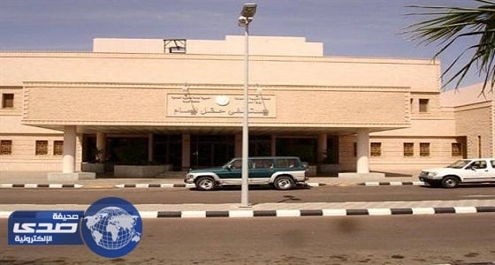 مواطن يوقف غُسل جثة طفله ويعيدها لمستشفى حقل لتشريحها