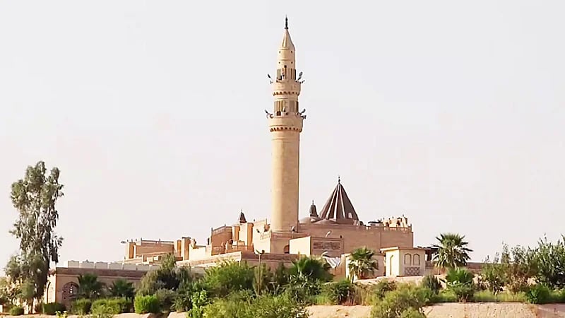 سياسي عراقي يطلب تحويل جامع لمتحف