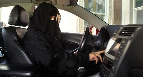 معلمة تخدع زوجها بحيلة غريبة ليعلمها قيادة السيارة