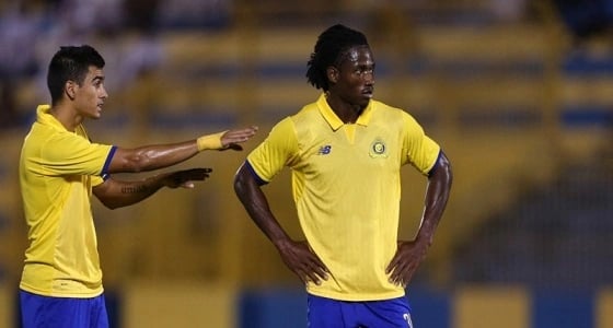 مشادة بين مهاجم النصر وصحفي رياضي بسبب خبر
