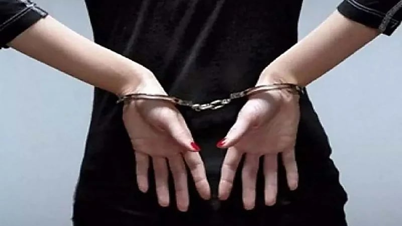 ضبط نساء ظهرن عاريات في نافذة إحدى المبان بدبي