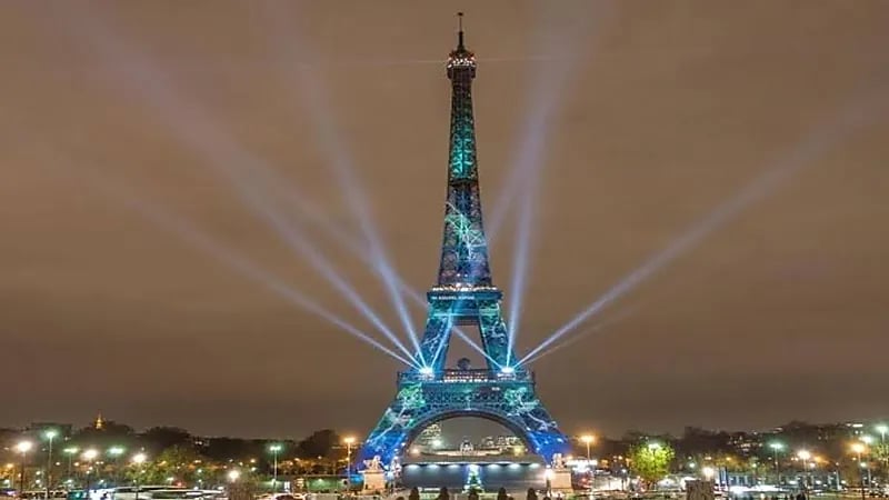 مشكلة فنية تهدد برج إيفل