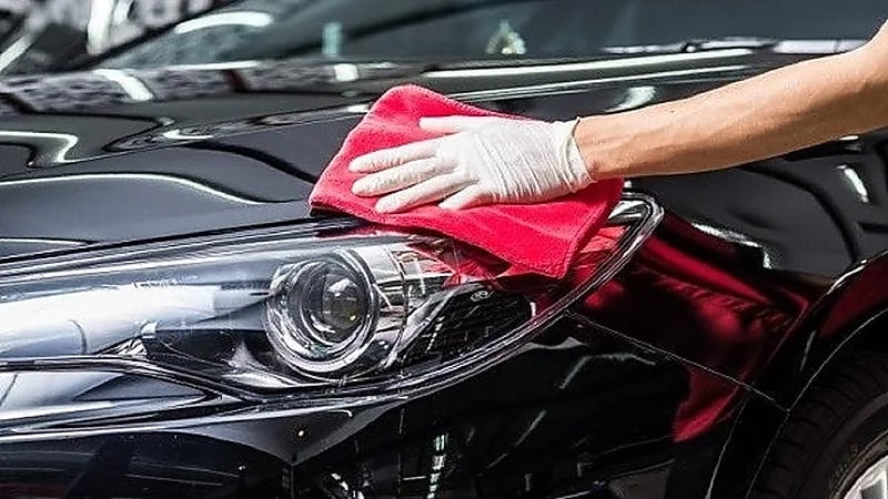 6 طرق سهلة لتلميع زجاج سيارتك منها المشروبات الغازية