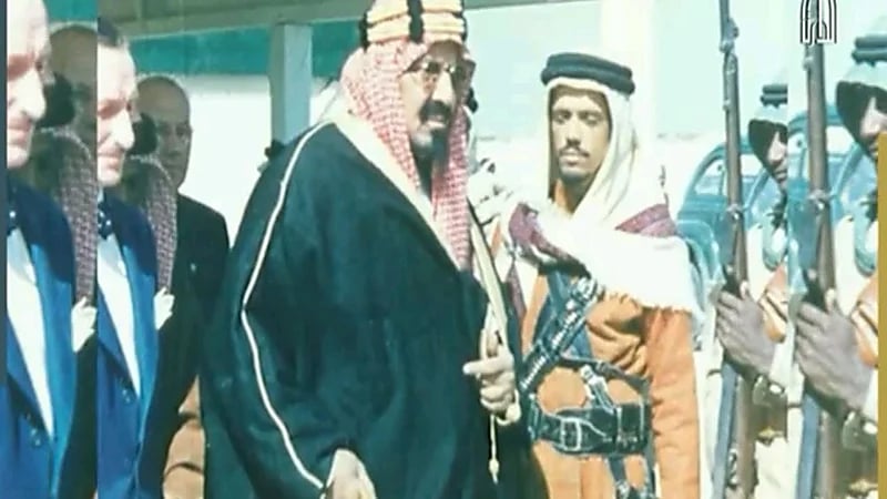 مَن هم "الخويا" الذين يظهرون بشكل دائم حول ملوك المملكة وما مهامهم؟