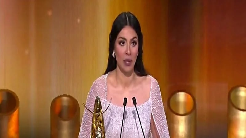 شاهد.. بكاء إلهام علي بعد فوزها في حفل Joy Awards