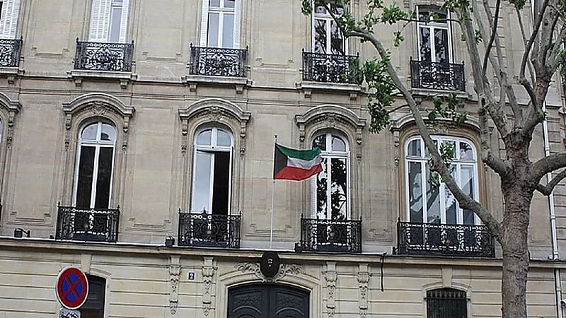 نائب كويتي سابق يقتحم حفلًا للسفارة في القاهرة