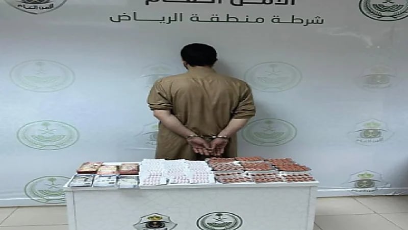 ضبط مقيم استغل مهنته في ترويج الأقراص الخاضعة لتنظيم التداول الطبي