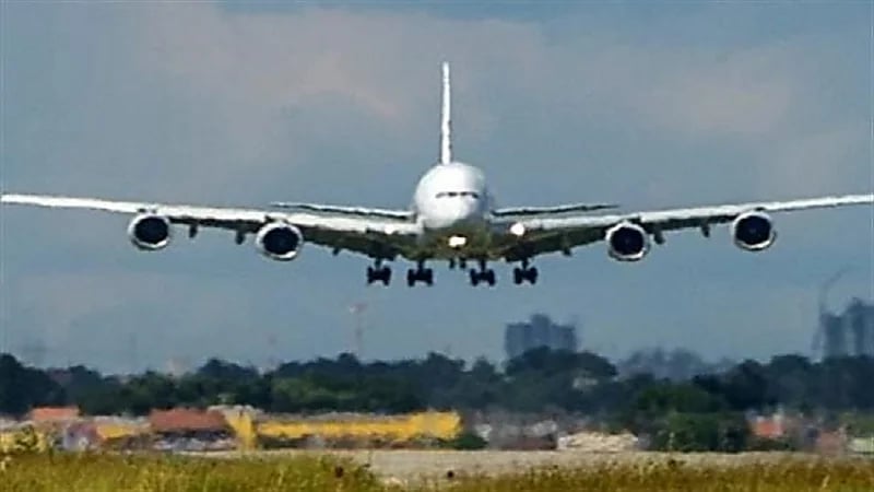 هبوط اضطراري لطائرة بعد اكتشاف شرخ في زجاجها