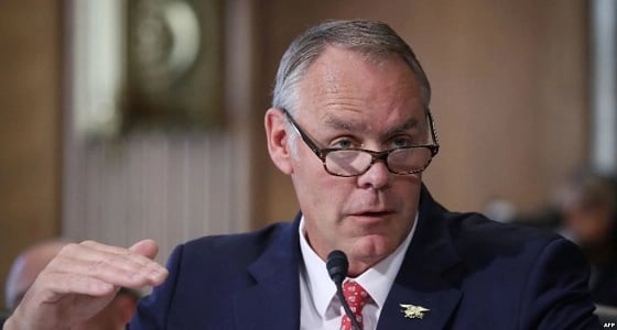 إدارة الرئيس ترامب تحظر التنقيب عن النفط قبالة سواحل فلوريدا