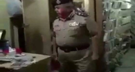 بالفيديو.. "داخلية الكويت" تداهم مخزن أقراص ممغنطة محمل عليها مقاطع إباحية