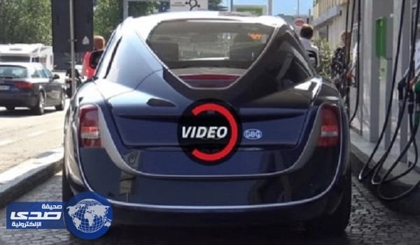 بالفيديو.. رولزرويس Sweptail بسعر 12 مليون دولار ترصد في محطة وقود
