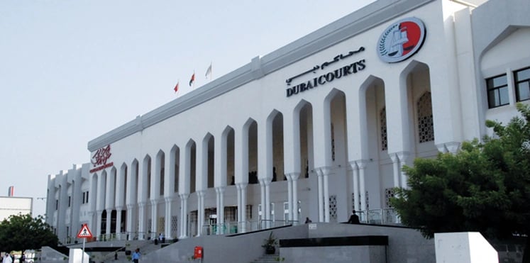 خليجية عادت لمنزلها باكرا ففوجئت بمنظر مخل للآداب