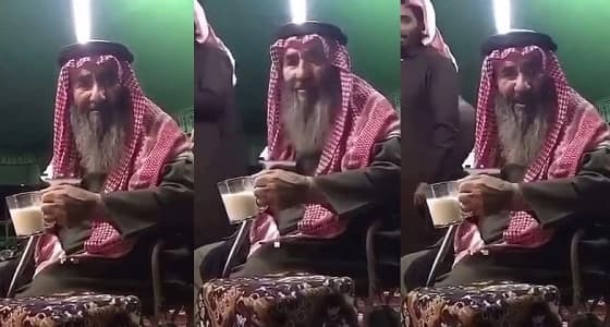 بالفيديو.. نصيحة مسن لأبنائه وأحفاده عن الإبل تجذب المغردين