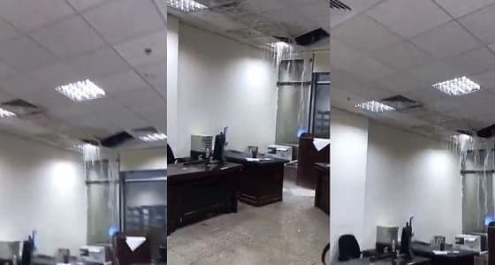 بالفيديو .. الأمطار تغرق المحكمة الجزائية بجدة