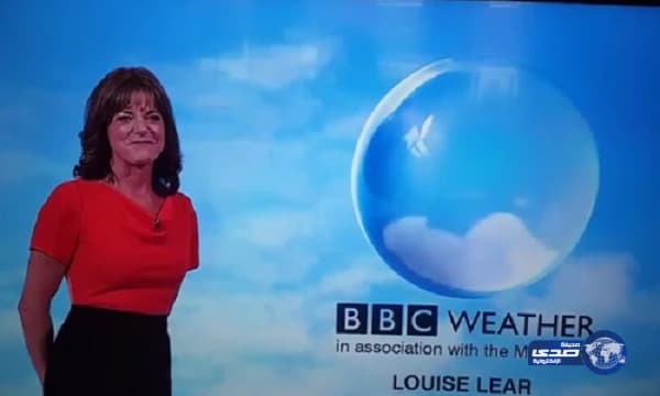 بالفيديو: مذيعة تتعرض لموقف محرج على الهواء!