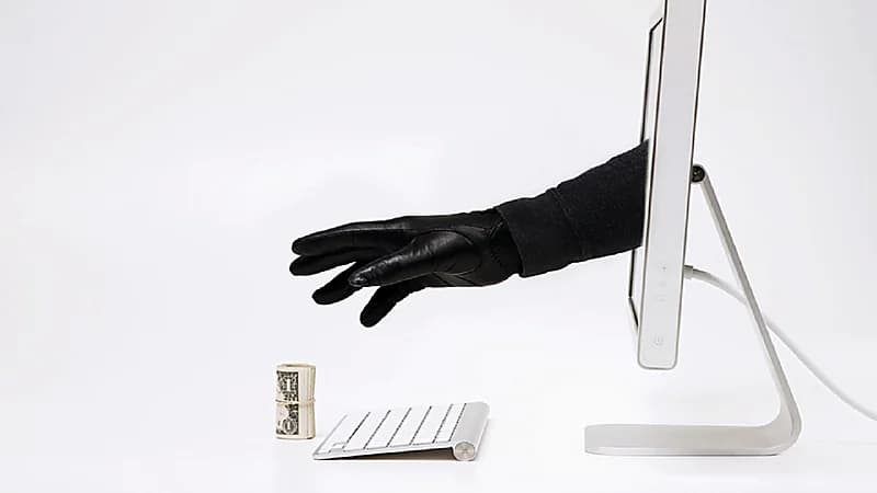 المطالبة بدفع الديات وسداد الفواتير.. تعرف على عقوبة التسول الإلكتروني