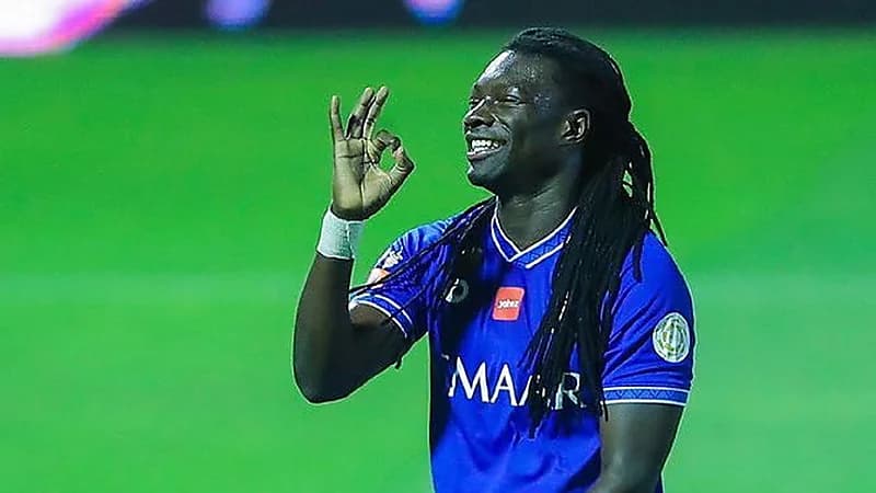 شاهد.. صراخ معجبات يعقوب بوشهري عند رؤيتهن له