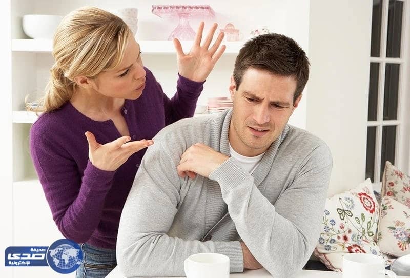 كيف تتصرفين إذا أهنتِ زوجك أمام عائلته؟