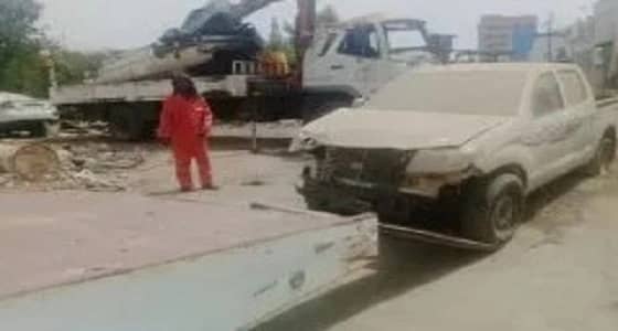 بلدية صامطة تنفذ حملة لرفع السيارات التالفة والملوثات البصرية