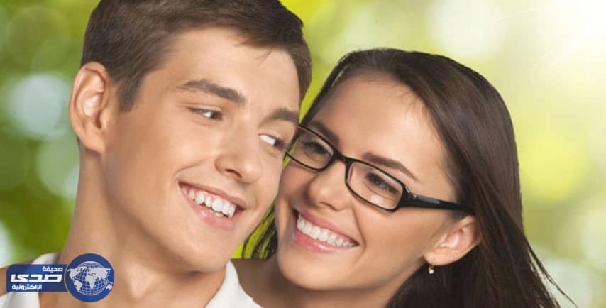 لهذا السبب تنجذب النساء إلى رجالٍ يشبهون إخوانهنَّ الصبية