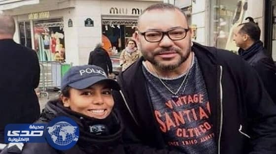 شرطية فرنسية تلتقط صورة سيلفي مع الملك المغربي بباريس