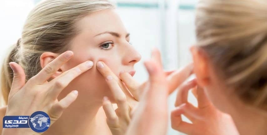 عادات يومية تسبب انتشار الرؤوس السوداء على بشرتك