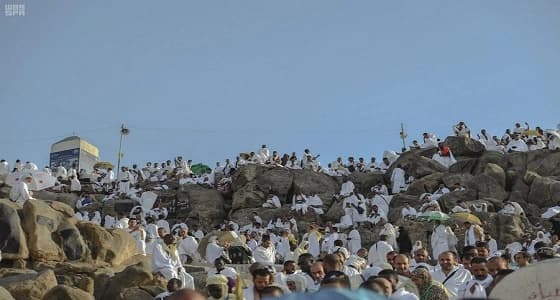 بالصور.. جموع حجاج بيت الله الحرام تستقر على صعيد عرفات الطاهر