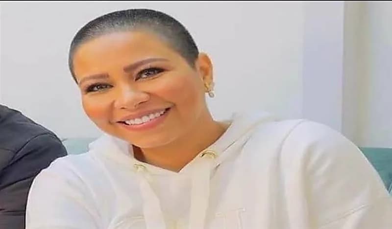 عالم أزهري يكشف عن دافع شيرين لحلق شعر رأسها