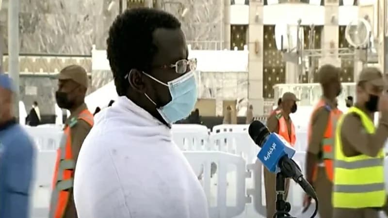 شاهد.. معتمر يعبر عما لاقاه من خدمات في أداء مناسك العمرة