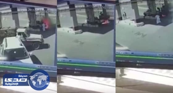 بالفيديو.. اشتعال النيران في محطة وقود بسبب اقتحام سيارة مسرعة