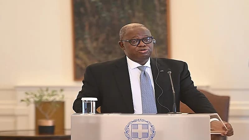 وفاة وزير خارجية إفريقي خلال اجتماع لمجلس الوزراء