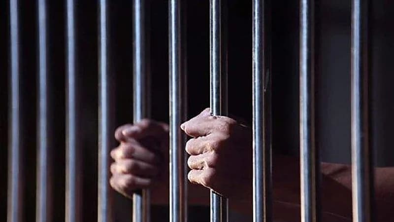 سوداني يقتل زوجته شنقًا في الحمام ويدّعي انتحارها