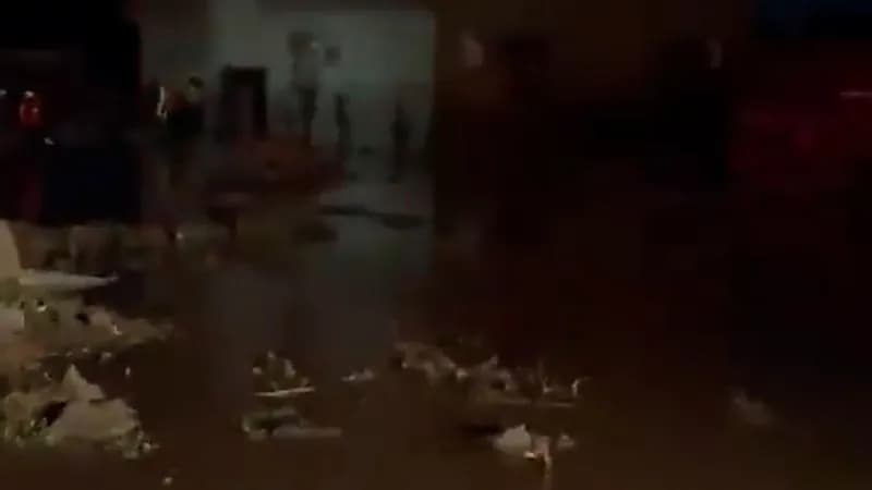 بالفيديو.. السيول والأمطار تتسبب بأضرار في ممتلكات ومركبات