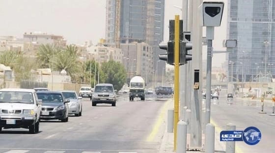 موقف طريف لمشجعة تحب فيدرر ونادال بنهائي بطولة أستراليا