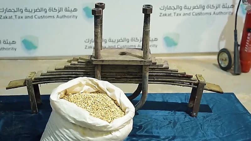 إحباط محاولة تهريب 143 ألف حبة كبتاجون مخبأة في إحدى الشاحنات .. فيديو