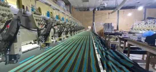 بالفيديو.. ضبط عمالة مخالفة حولت منازل شعبية إلى معامل لخياطة الملابس النسائية