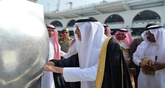 بالصور.. أمير مكة يتشرف بغسل الكعبة المشرفة نيابة عن خادم الحرمين
