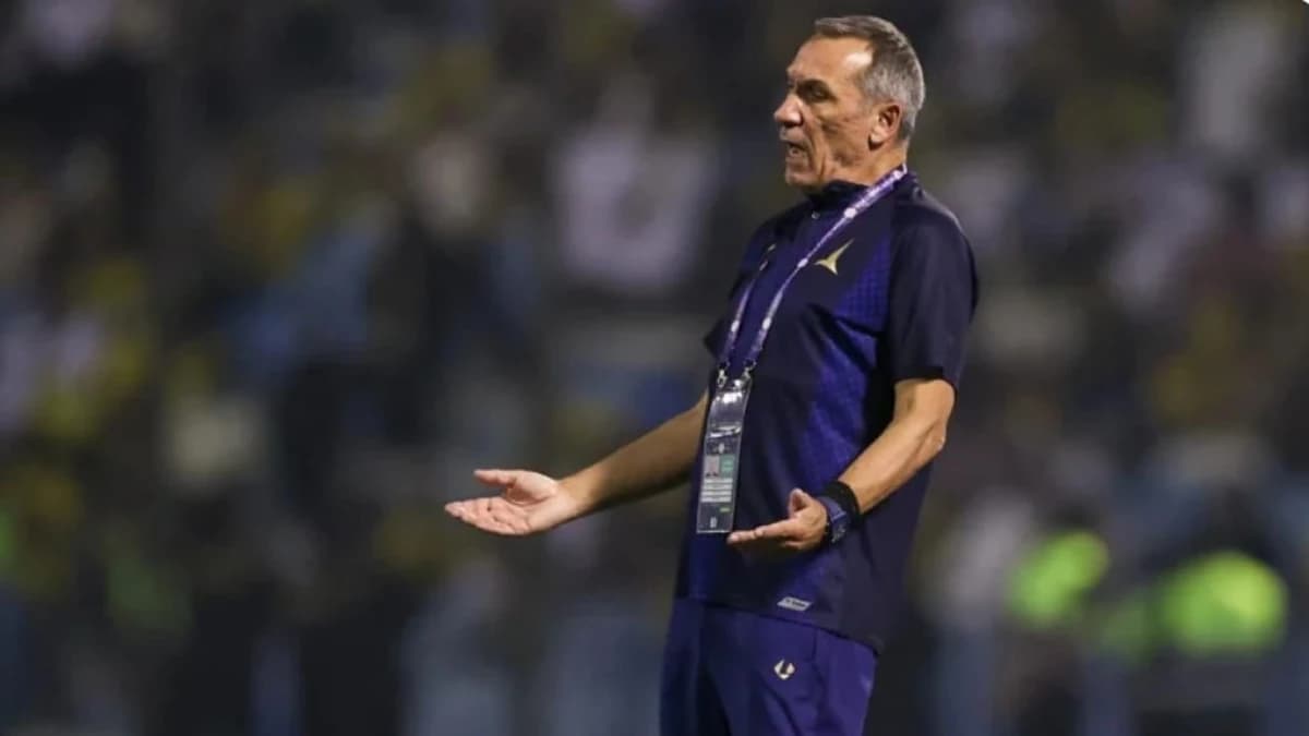 مدرب الخليج: ما حدث في نهاية المباراة أمام الاتحاد غير مبرر