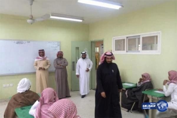 مفتي مصر الأسبق وطلبة مدارس يزورون جناح المملكة بمعرض القاهرة للكتاب