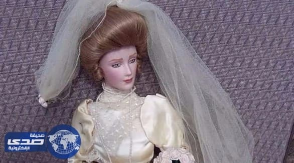 دُمية مسكونة تحول حياة أسرة بريطانية إلى جحيم